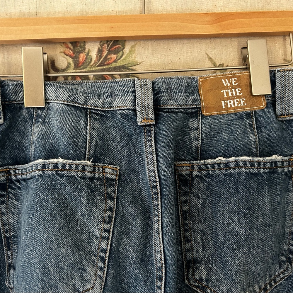 Free People We the Free Curvy Siren Low Rise Straight Leg Jean size 26 - Picture 6 of 6